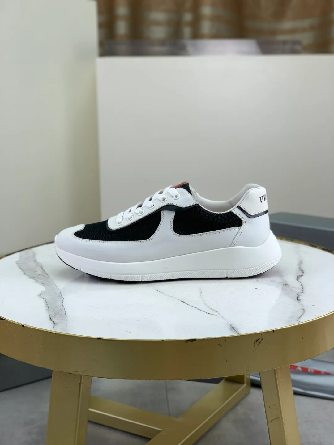 Men's men's shoes💰P580💰【New model】Top quality, new popular models on the official website, which will never go out of style for a century,🆘 The trendy brand (Prada) mainly promotes popular models, avant-garde and versatile fashionable men's shoes, private version molding, cowhide surface splicing 1:1 oil edge processing... fashionable and simple, original imported cowhide interior cowhide feet; the atmosphere and personality are more fashionable, eye-catching and pursuing class. It will subvert old ideas and be a must-have for fashionistas who want to spend time with you! Must keep it! High-end comfort, high-end quality workmanship. Size: 38-44 Various colors available. full package
